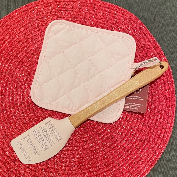 Rae Dunn Potholder & Spatula Set - Picture 3 of 5